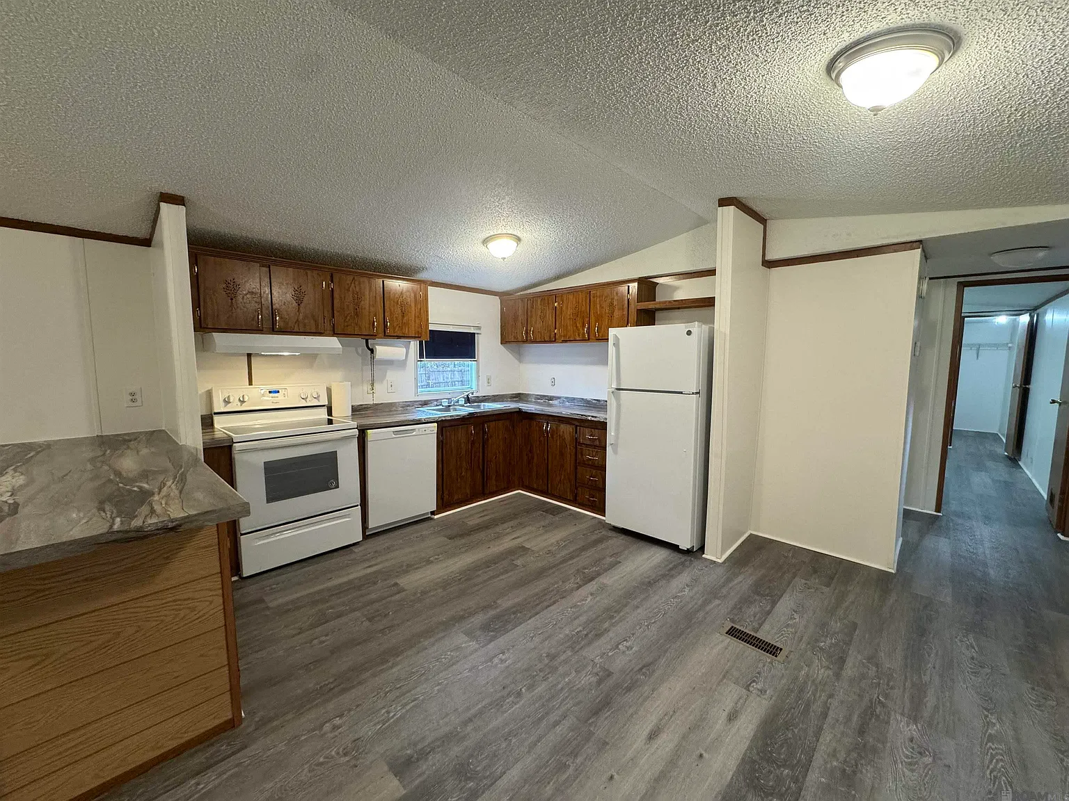 3 bed, 1216 sqft, $1,200 — Photo 4