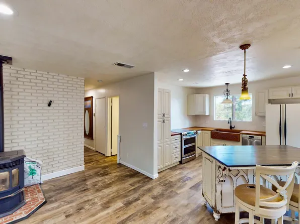 3379 PINE CONE Drive, Overgaard, AZ 85933