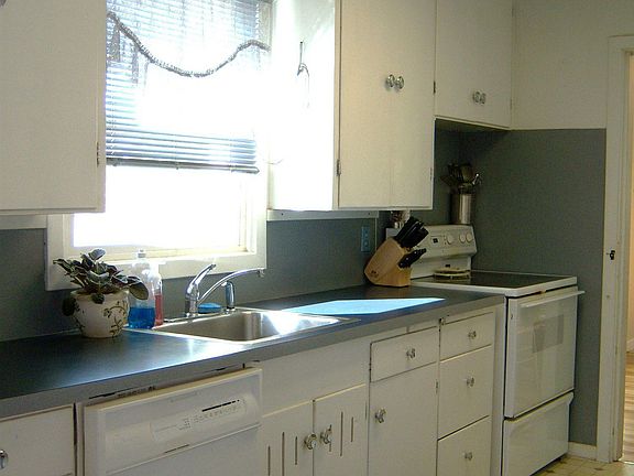 5th image of 1434 Johnston Ave