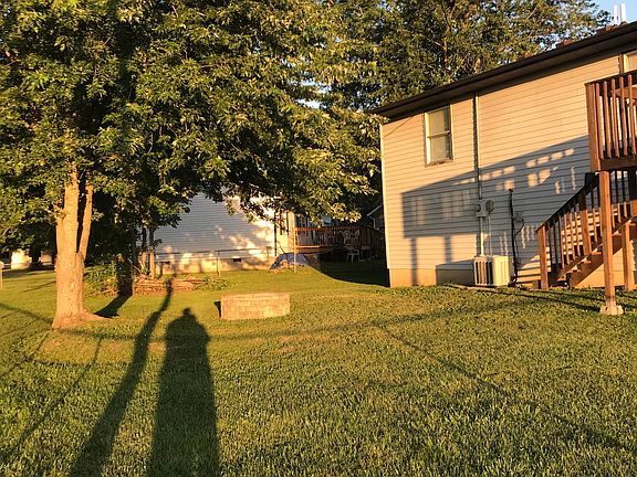 4th image of 320 Elmwood Cir