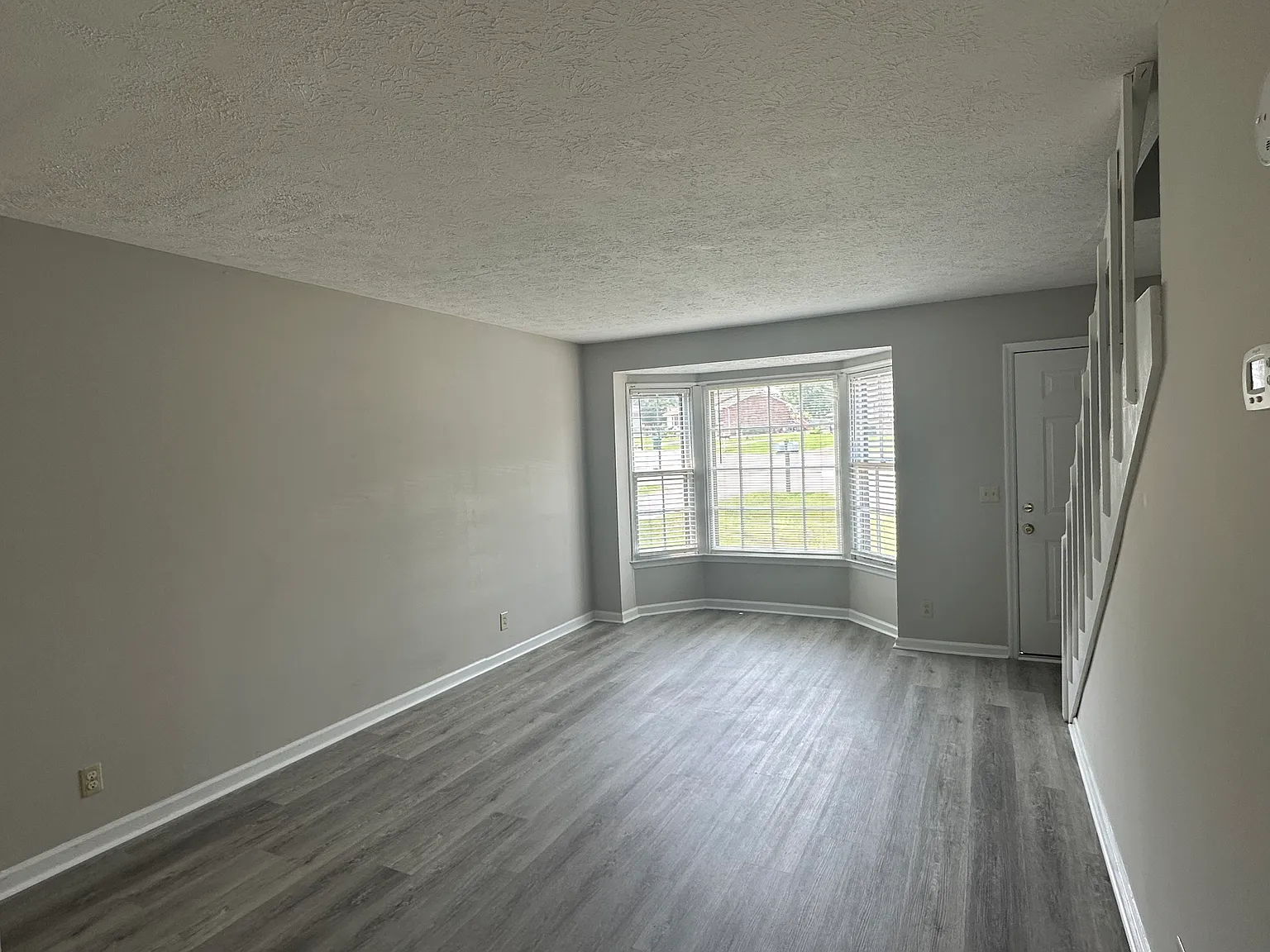 2 bed, 1.5 bath, 976 sqft, $1,495 — Photo 2