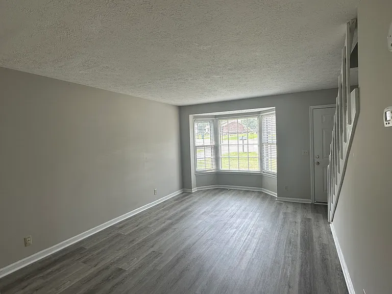 308 Crestmont Dr #A — Photo 2