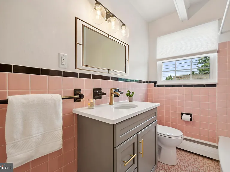 717 Macdade Blvd — Photo 5