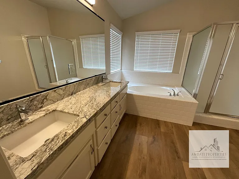 1834 E Lester Ave — Photo 16