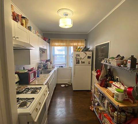 5th image of 1076 Beaconsfield Ave APT 1