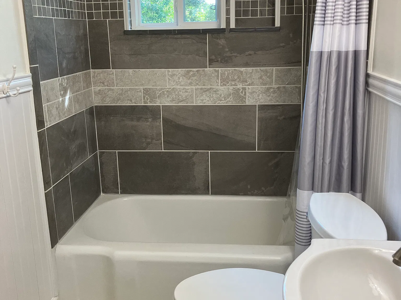 3 bed, 1.5 bath, 1400 sqft, $2,150 — Photo 2