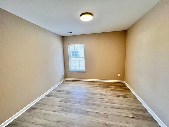 5th image of 2829 Roundleaf Ct