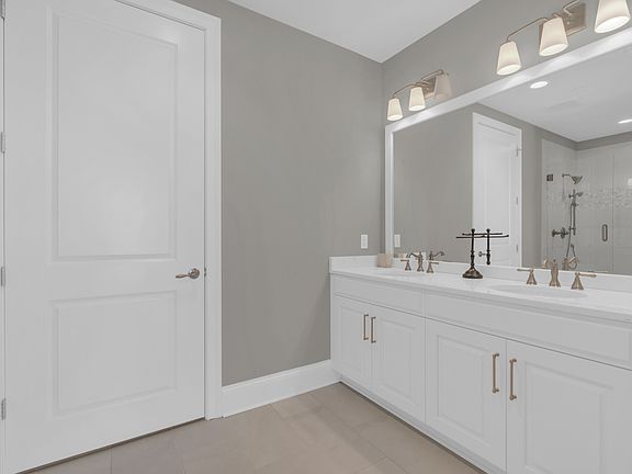 4th image of 1024 Club View Dr #1-F202-F202