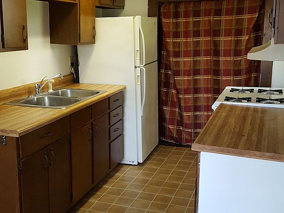 3rd image of 1722 Schreiber St