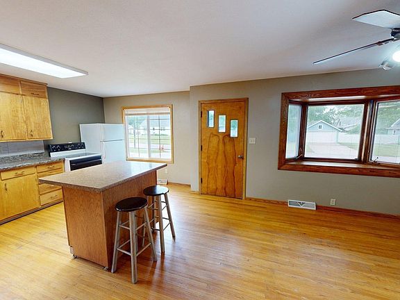 5th image of 1313 2nd St