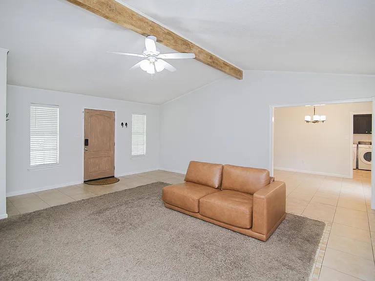 413 Woodway Ln — Photo 6