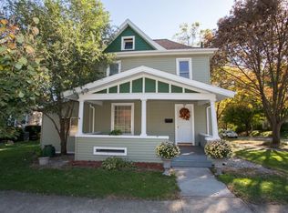 524 W 12th St, Cedar Falls, IA 50613