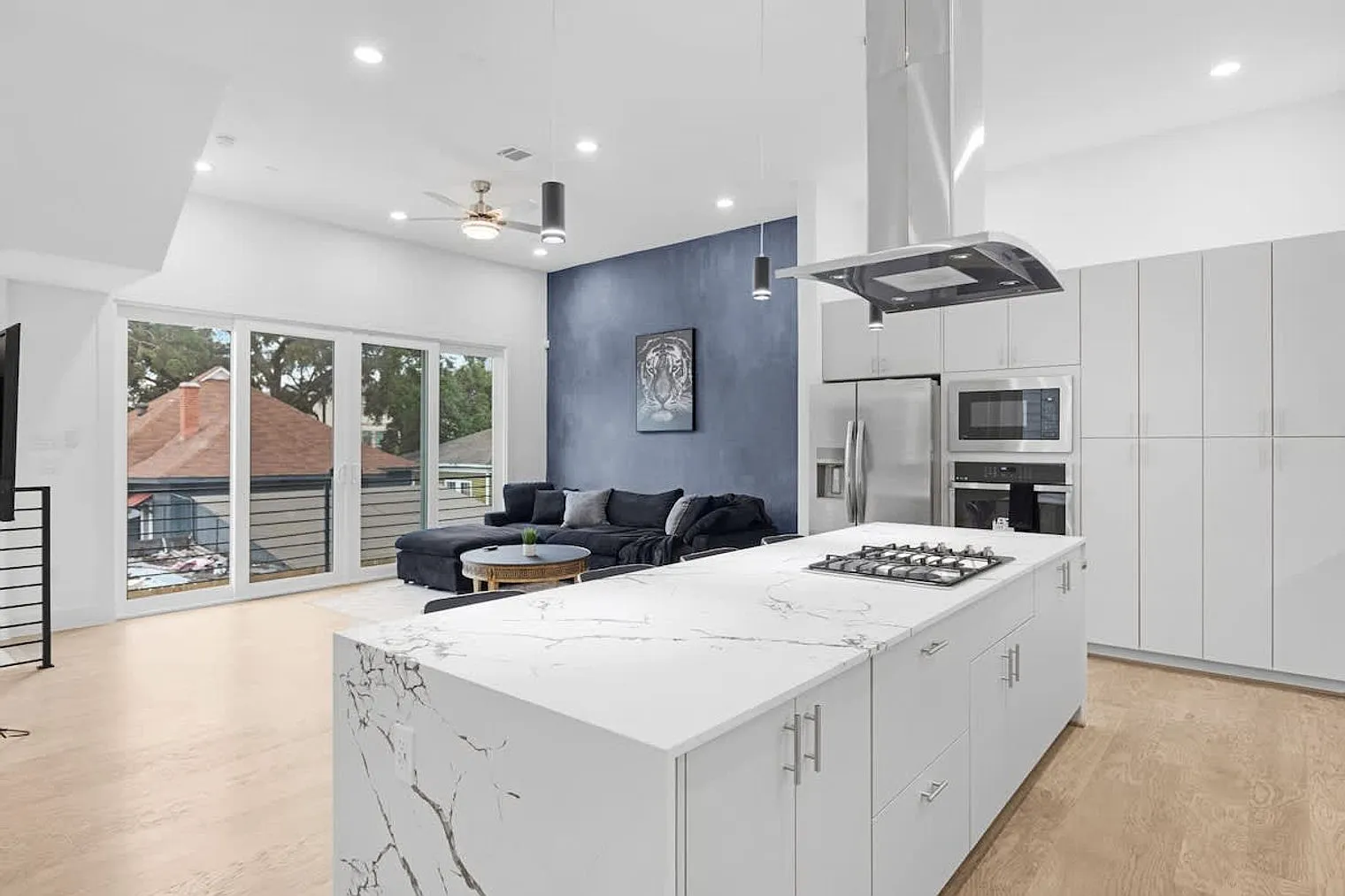 3 bed, 3.0 bath, 2497 sqft, $5,593 — Photo 4