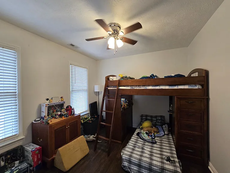 111 Greentree Dr — Photo 7