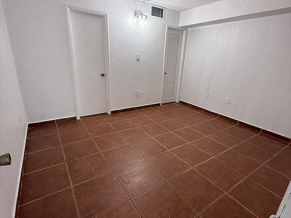 3rd image of 1305 W 46th St Unit 221-1