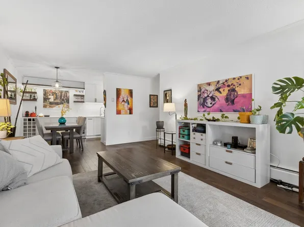 127 E 4th St #201, North Vancouver, BC V7L 1H7