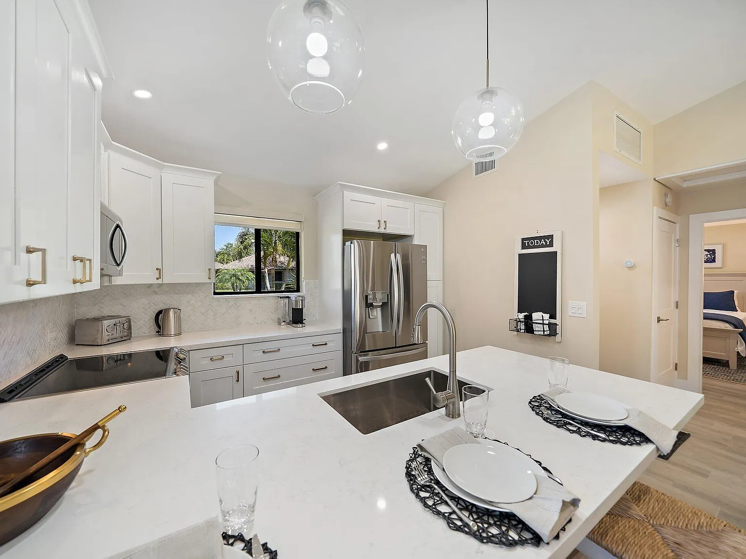 2 bed, 2.0 bath, 1135 sqft, $4,000 — Photo 4
