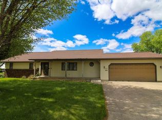 1107 12th St, Grundy Center, IA 50638