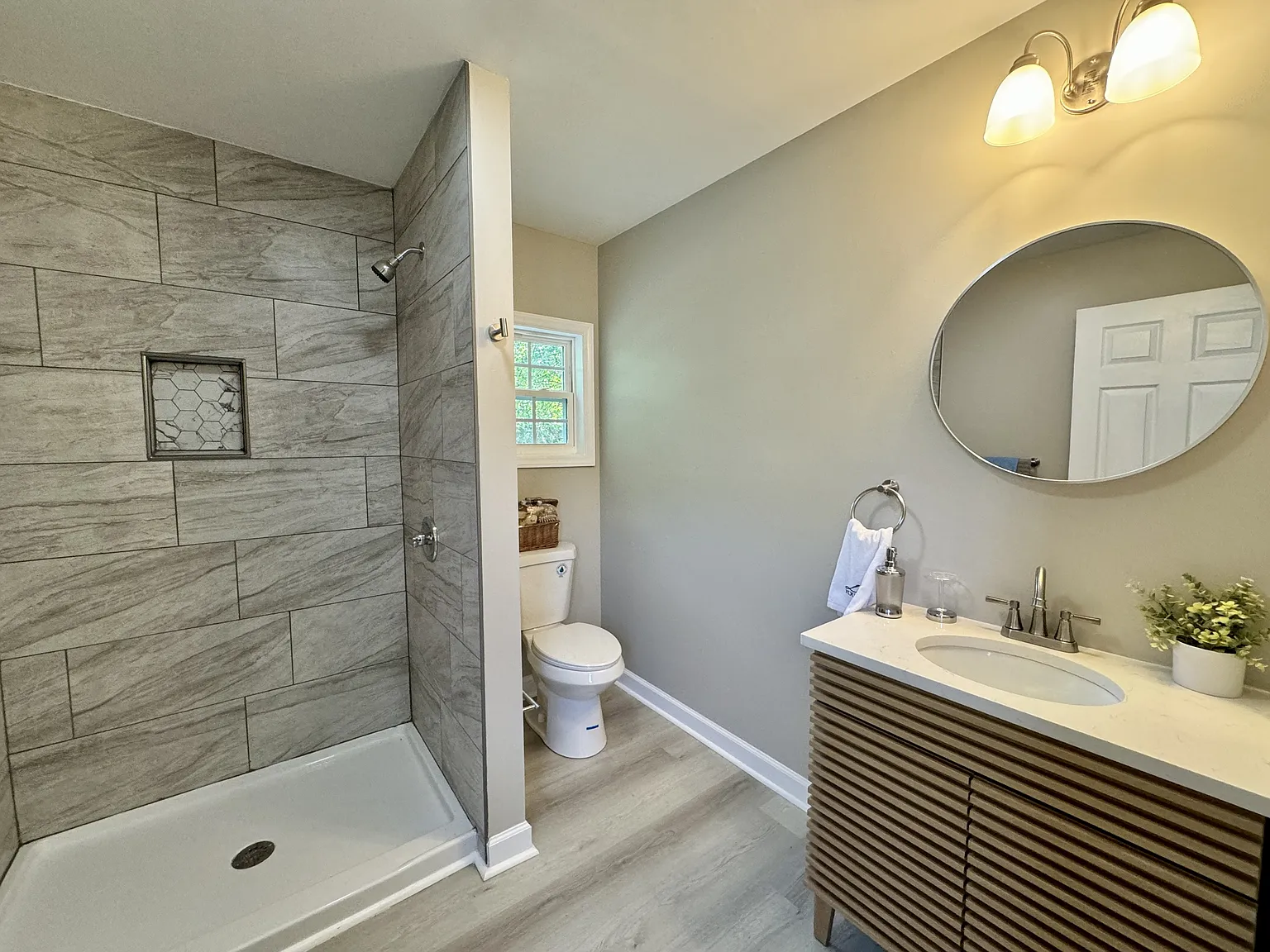 2401 Phoenix Drive - 1 — Photo 4
