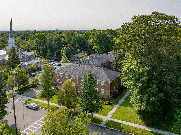 Whitehall Apartments — Photo 20