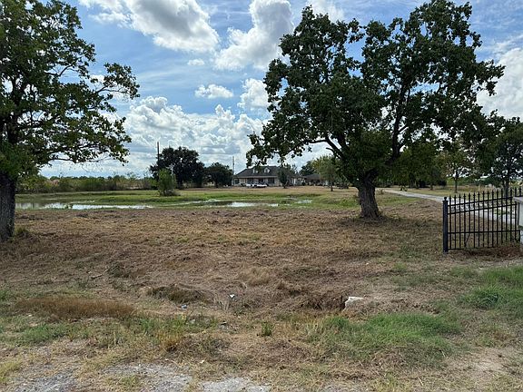 3rd image of 27555 Clay Rd