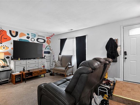 3rd image of 5152 Condor St