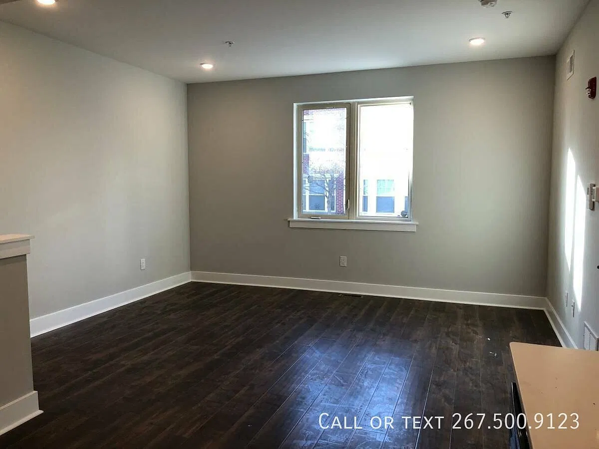 Bi-Level two bedroom with washer/dryer. Available this May! — Photo 4