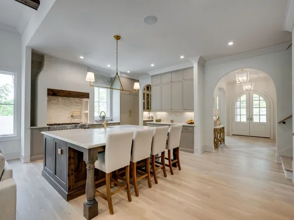 811 Neartop Dr, Nashville, TN 37205