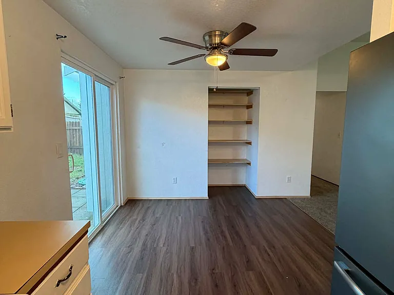 725 Edelweiss Ln SE — Photo 8