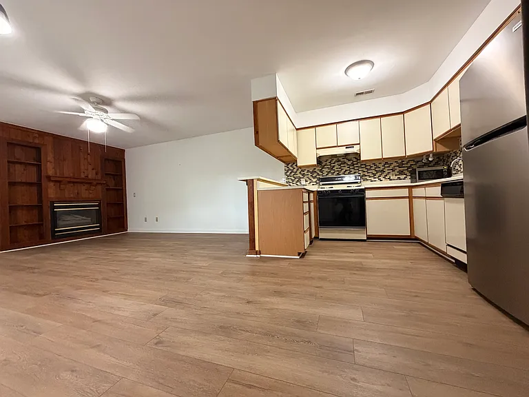 366 Summerwalk Cir — Photo 4