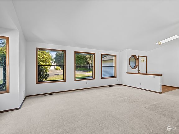 5th image of 2620 Ian Court SE