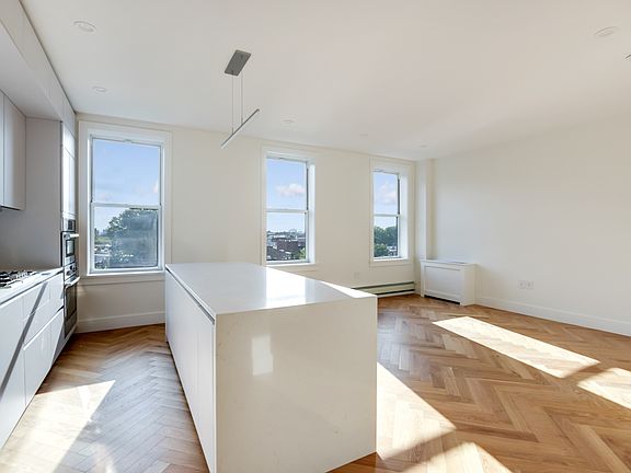 3rd image of 379 Washington Ave APT 6F