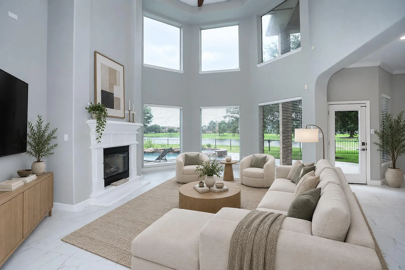 4 bed, 3.5 bath, 4220 sqft, $3,900 — Photo 3