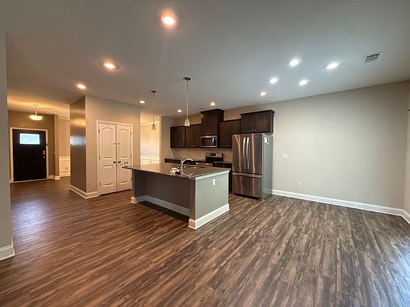 5th image of 4828 Wisteria Ln