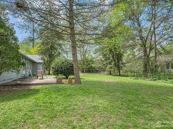 5th image of 3270 Valley Dr