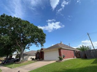 1805 Oak Hollow Dr W, Pearland, TX 77581