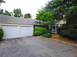 151 Overlook Ter, Roslyn Heights, NY 11577