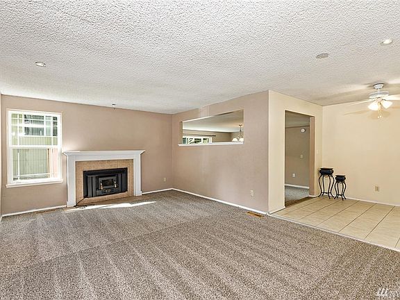 3rd image of 3900 Celeste Ct SE