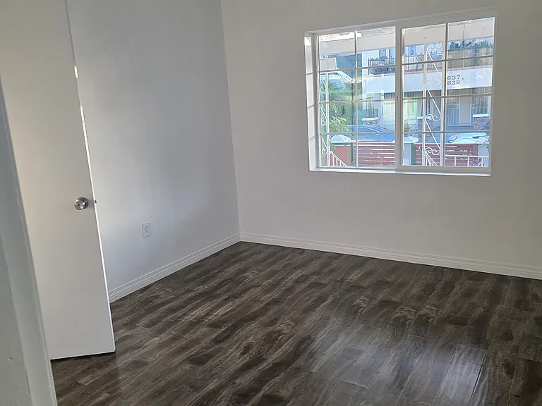 1638 S Berendo St — Photo 12
