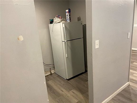 4th image of 4702 Woodend Ave