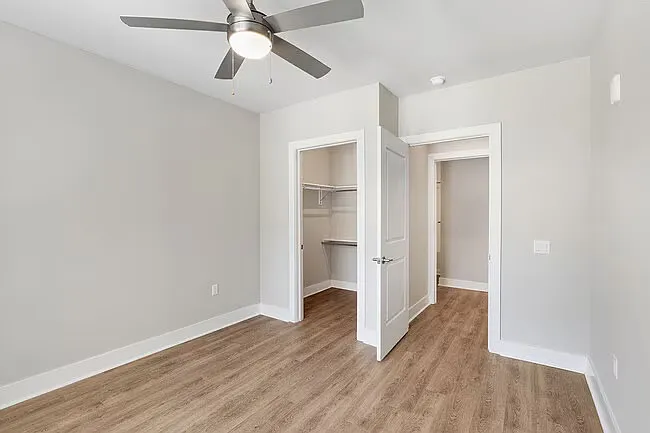400 E Broad St — Photo 10