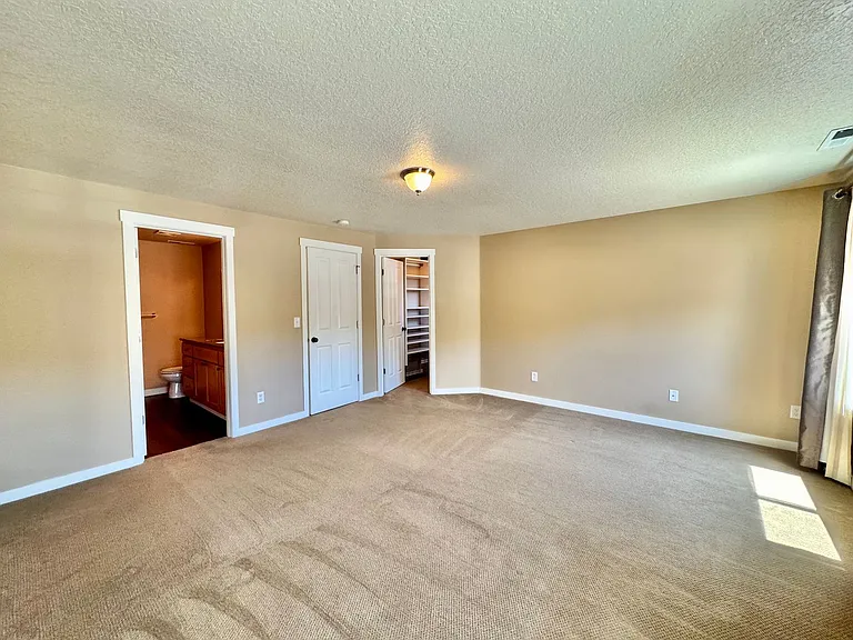 2401 NE 114th Ct — Photo 22