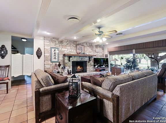 3rd image of 605 River Oak Dr