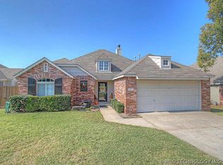 5410 Redbud Dr, Sand Springs, OK 74063
