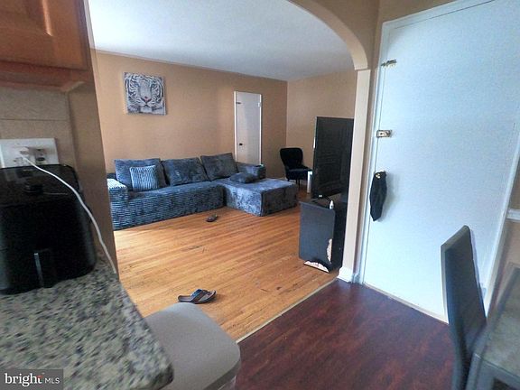 4th image of 6921 Sylvester St