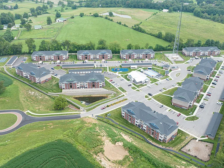 Crestwood Commons Apartments — Photo 17