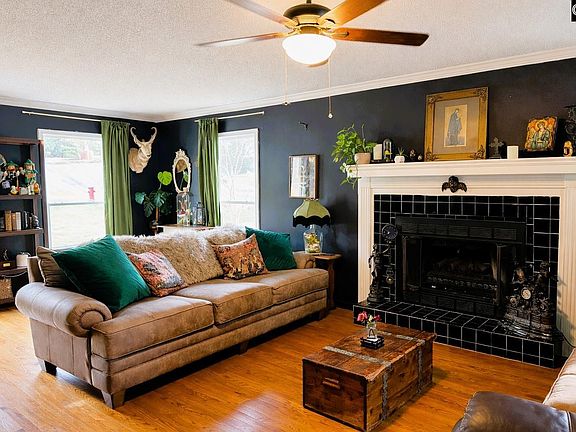 3rd image of 433 Winding Way