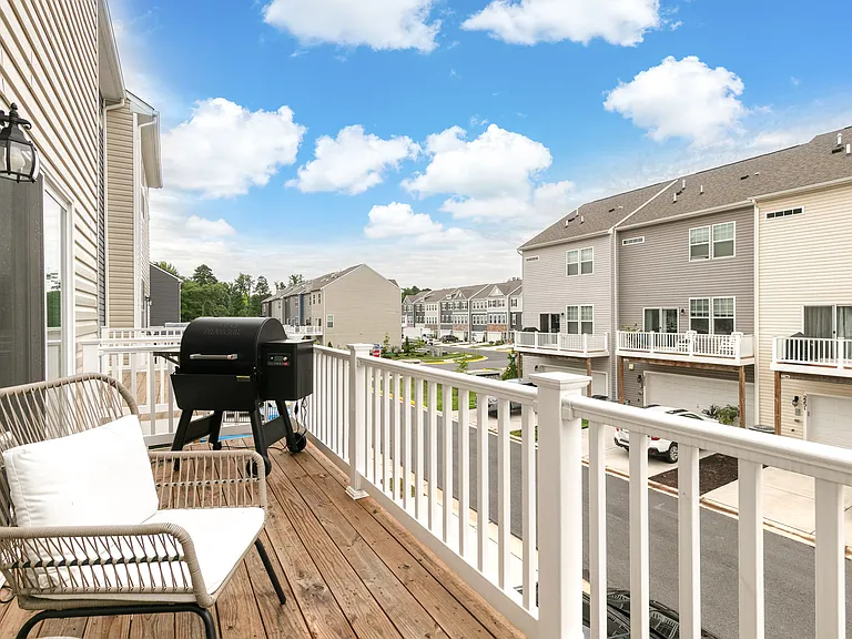 2050 Hinshaw Dr — Photo 40