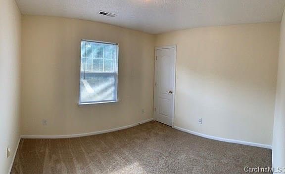 4th image of 328 Amir Cres