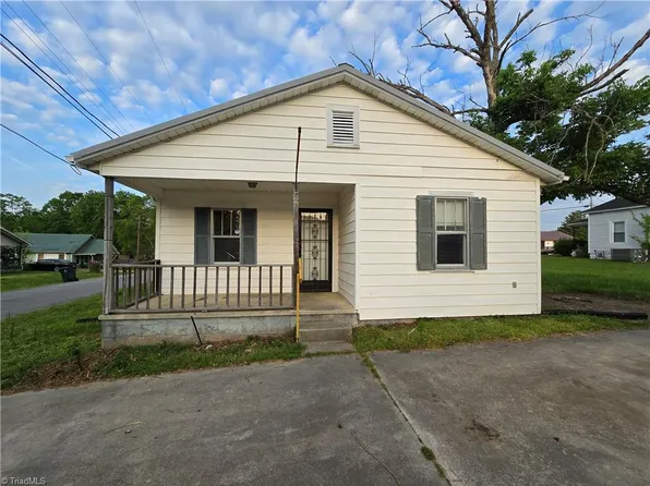 607 Sullivan St, Thomasville, NC 27360